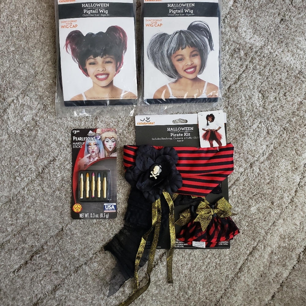 Girls Halloween Pirate Kit, Wig & Pearlescent Makeup Sticks